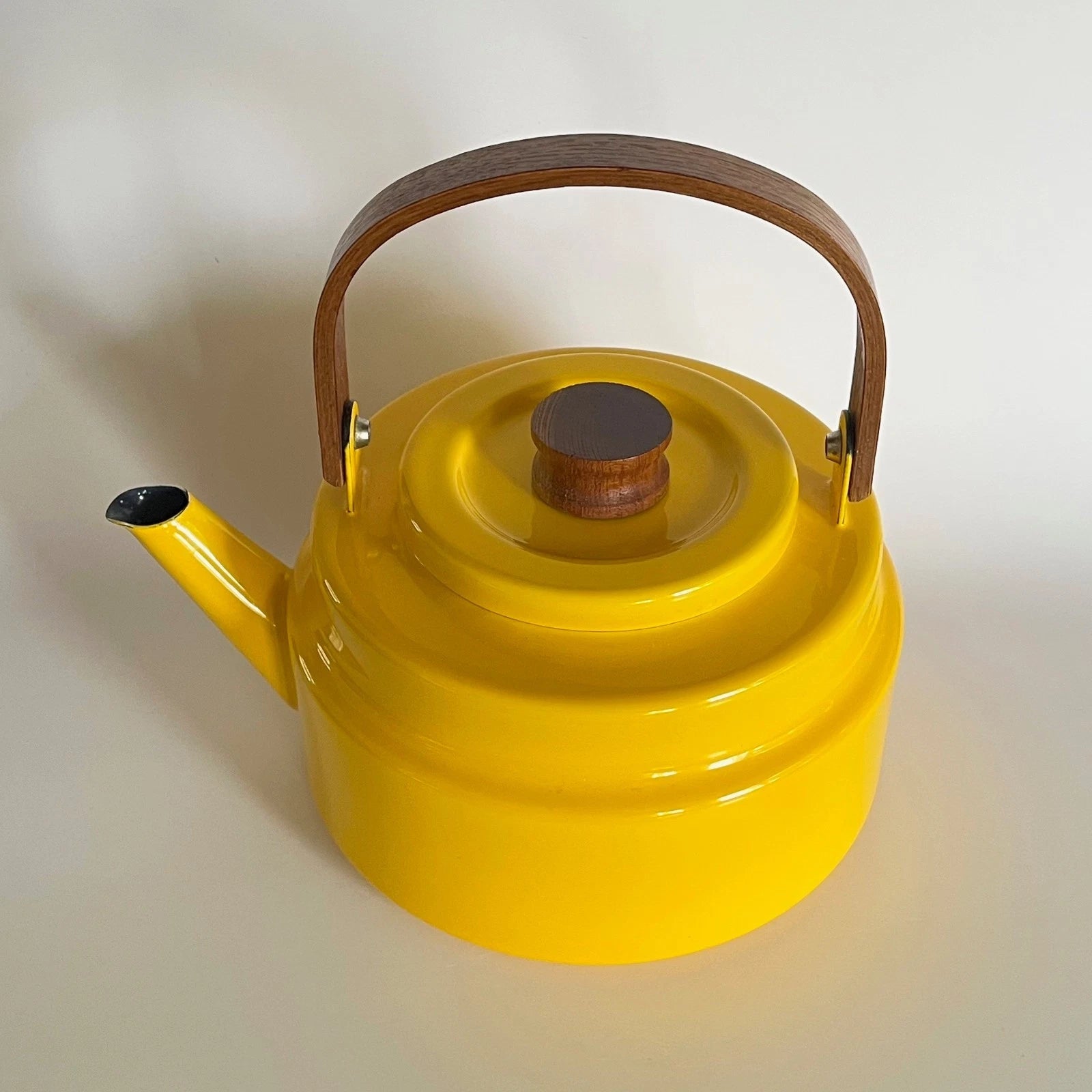 Vtg Mid Century Modern Cousances Le Creuset Teak & Enamel Yellow Tea Pot Kettle | eBay