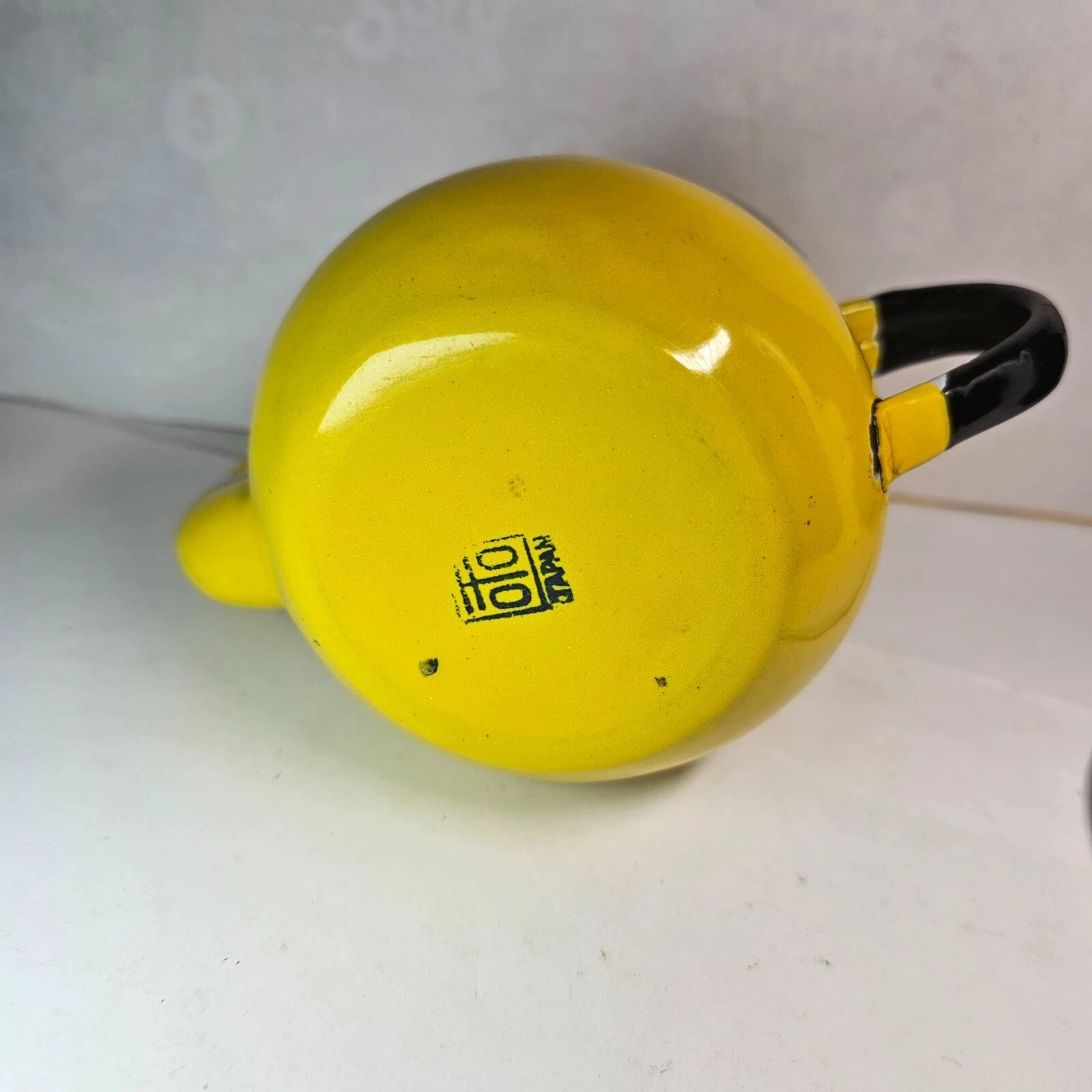 SMALL YELLOW ENAMEL TEAPOT PITCHER JAPAN PORCELAIN METAL LID BLACK ANTIQUE OTO | eBay