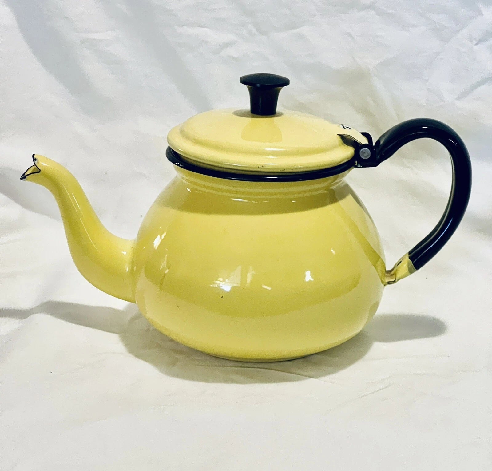 VINTAGE YELLOW ENAMELWARE TEAPOT GOOSENECK SPOUT & BLACK HANDLE | eBay
