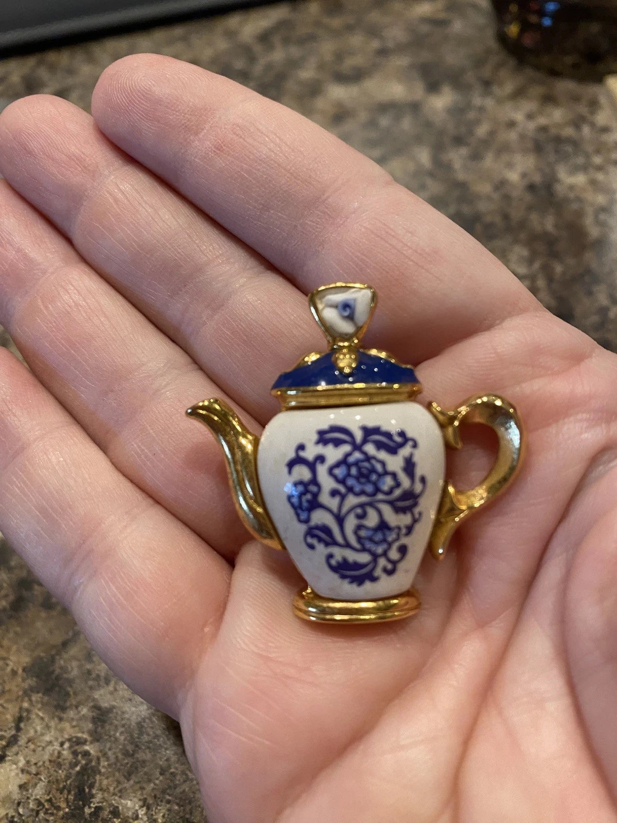 Avon Vintage (1997) Tea Time Novelty Porcelain Teapot Pin Blue/White | eBay