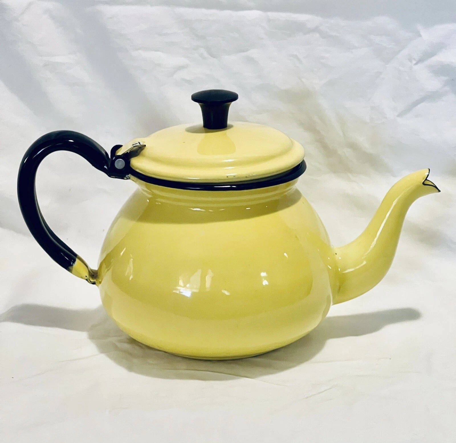 VINTAGE YELLOW ENAMELWARE TEAPOT GOOSENECK SPOUT & BLACK HANDLE | eBay